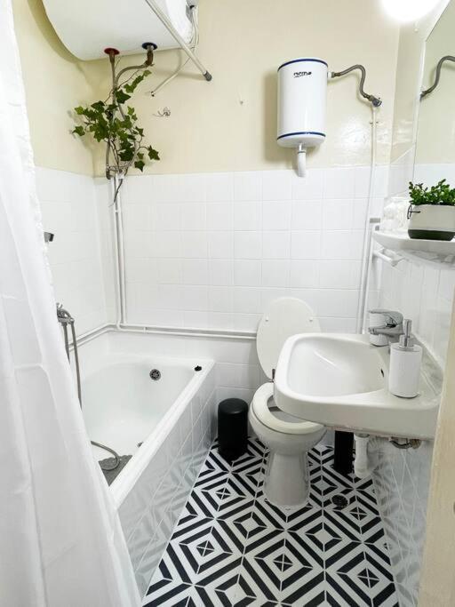 Cute And Quiet Apartment In The Center Of เอเธนส์ ภายนอก รูปภาพ