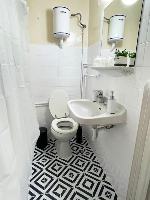 Cute And Quiet Apartment In The Center Of เอเธนส์ ภายนอก รูปภาพ