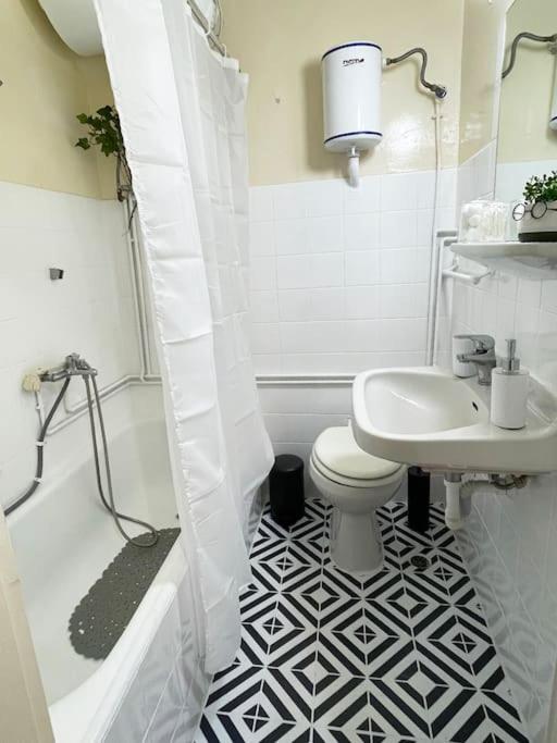 Cute And Quiet Apartment In The Center Of เอเธนส์ ภายนอก รูปภาพ